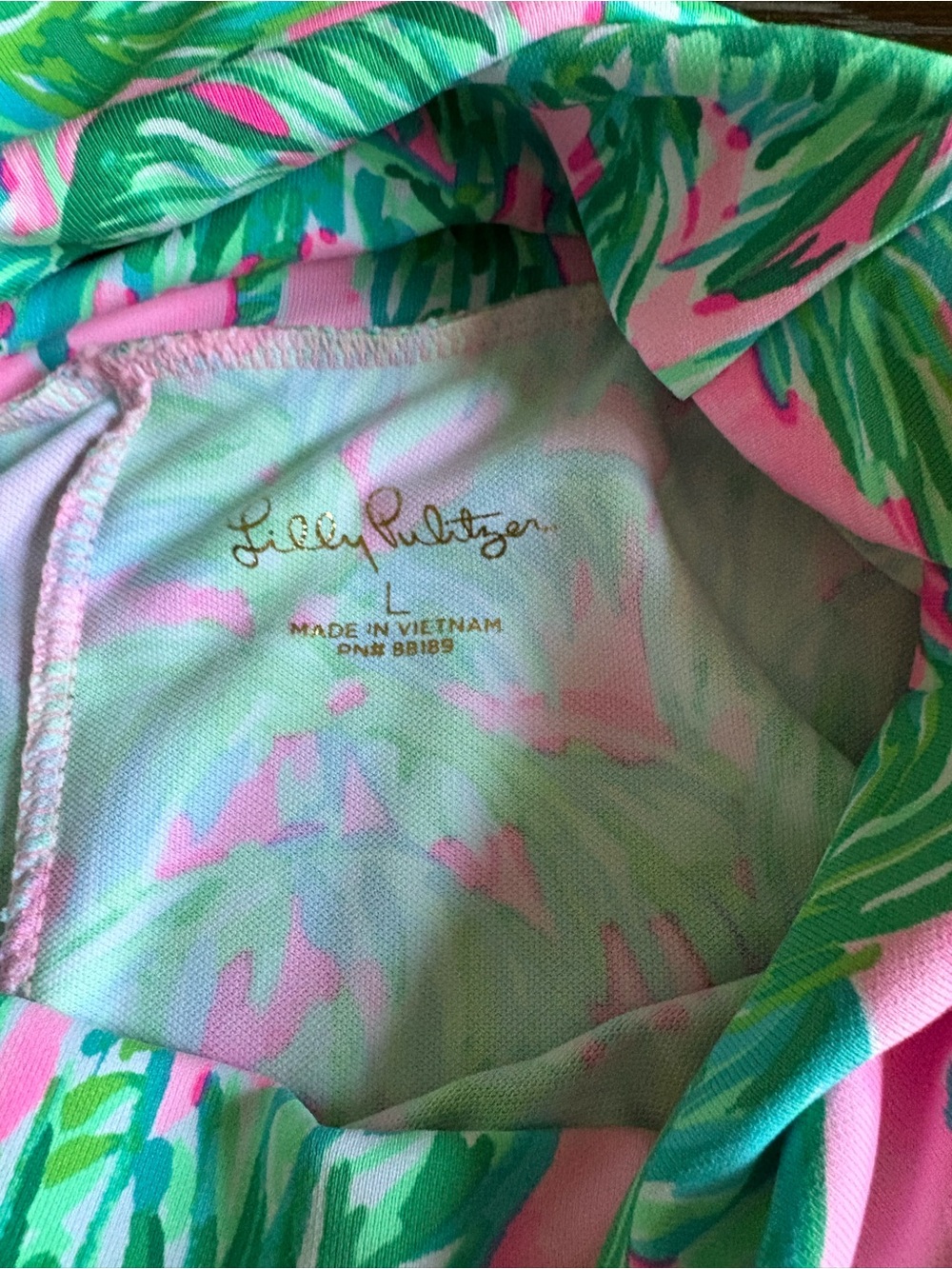 Lilly Pulitzer Lilshield Cowl Neck Pullover Top Palm Tree Print Pink L VGUC - Picture 6 of 7